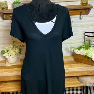 ❄️ 3 for $15 Pink Victoria’s Secret Top. Black V Neck❄️